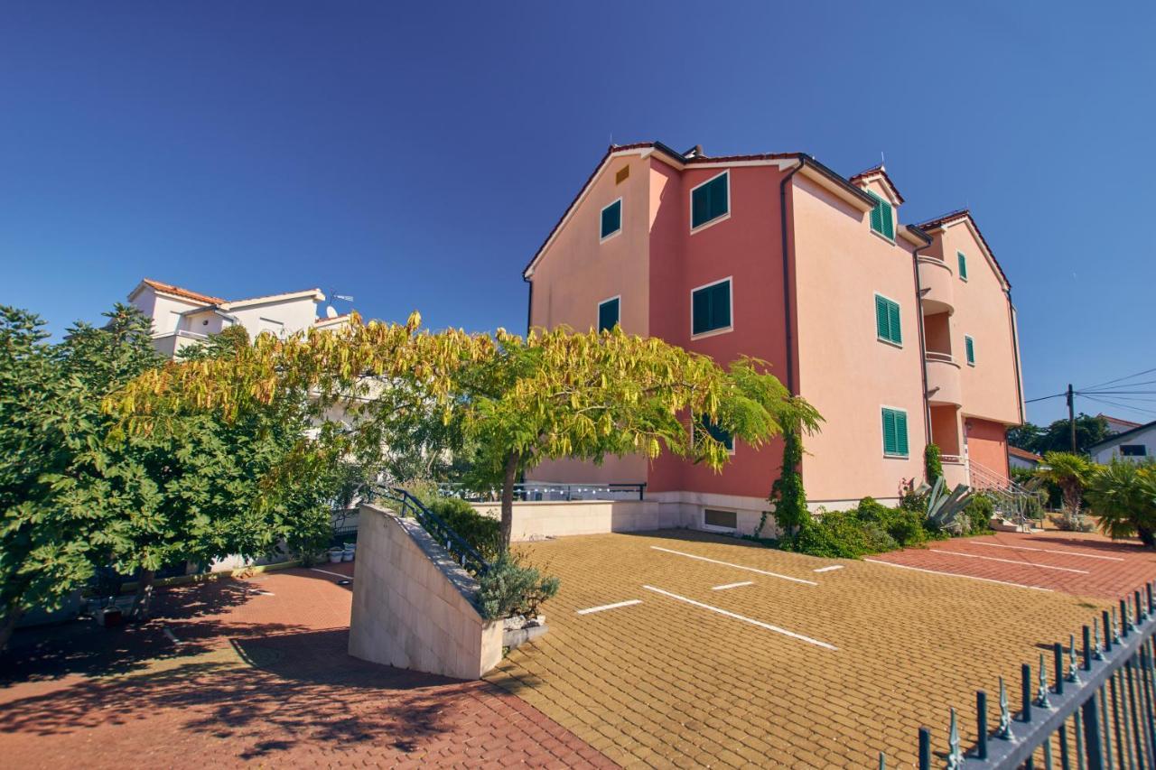 Pansion Hrga Hotel Vodice Kültér fotó