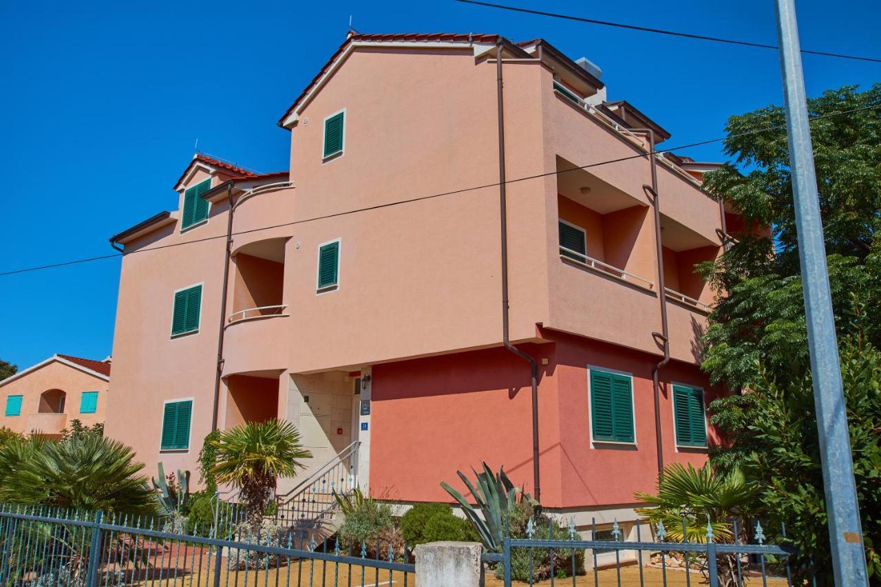Pansion Hrga Hotel Vodice Kültér fotó