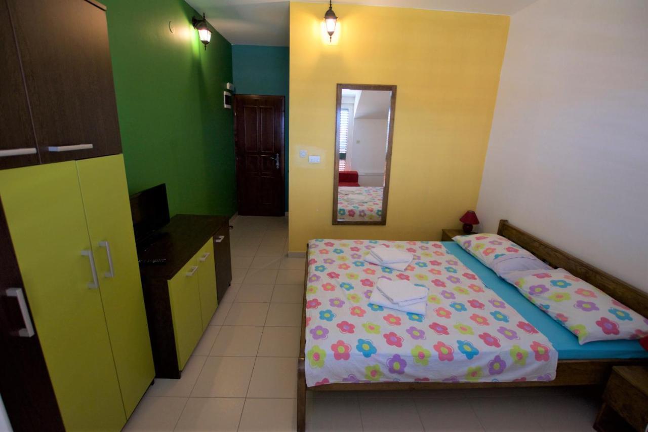 Pansion Hrga Hotel Vodice Kültér fotó