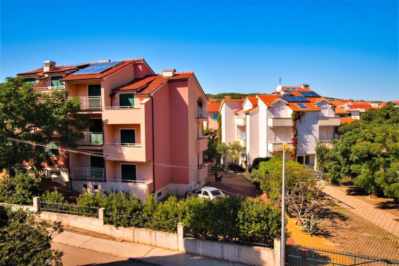 Pansion Hrga Hotel Vodice Kültér fotó