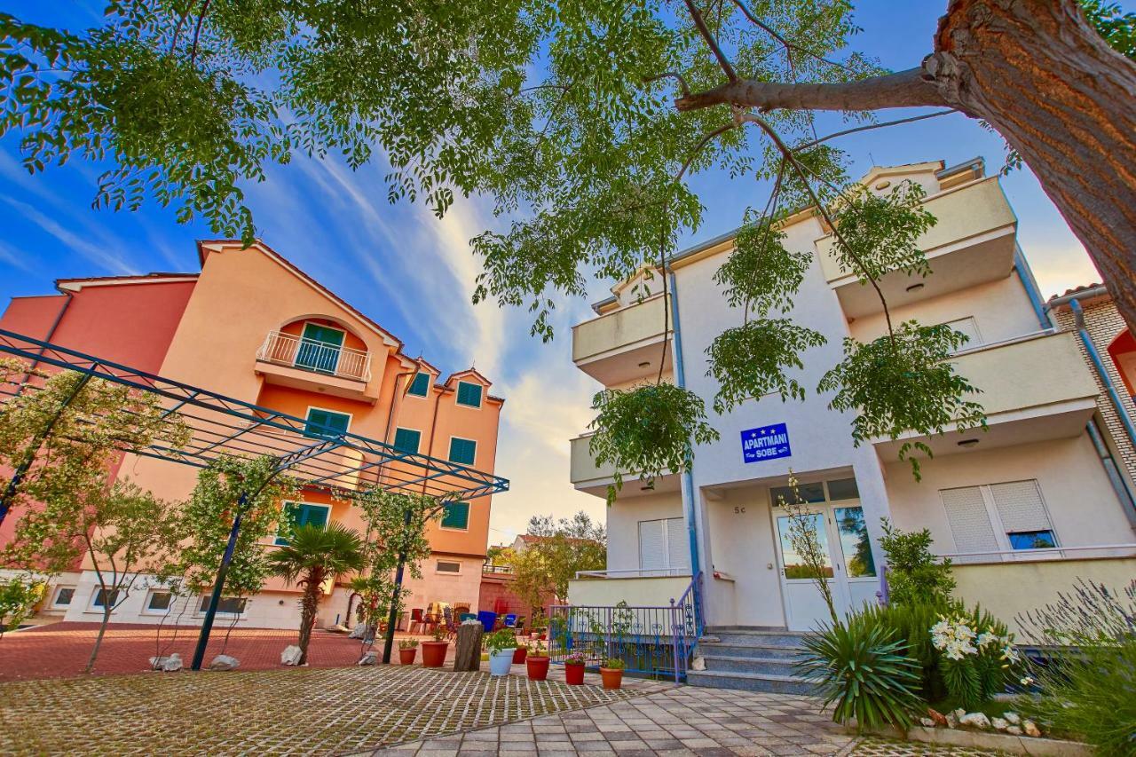 Pansion Hrga Hotel Vodice Kültér fotó