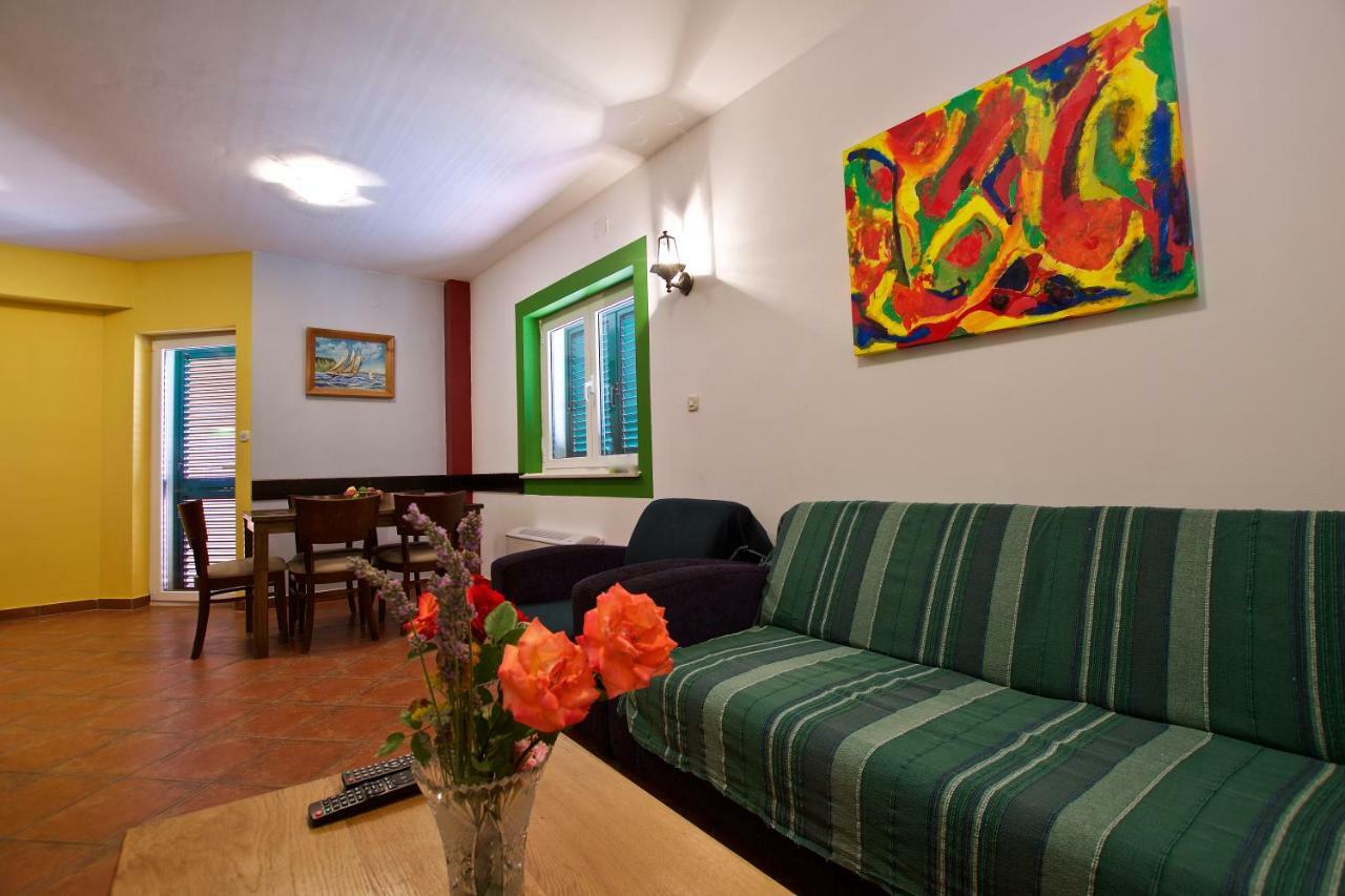 Pansion Hrga Hotel Vodice Kültér fotó