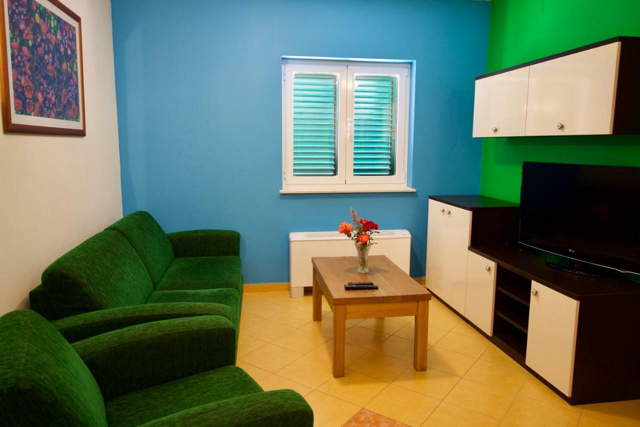 Pansion Hrga Hotel Vodice Kültér fotó