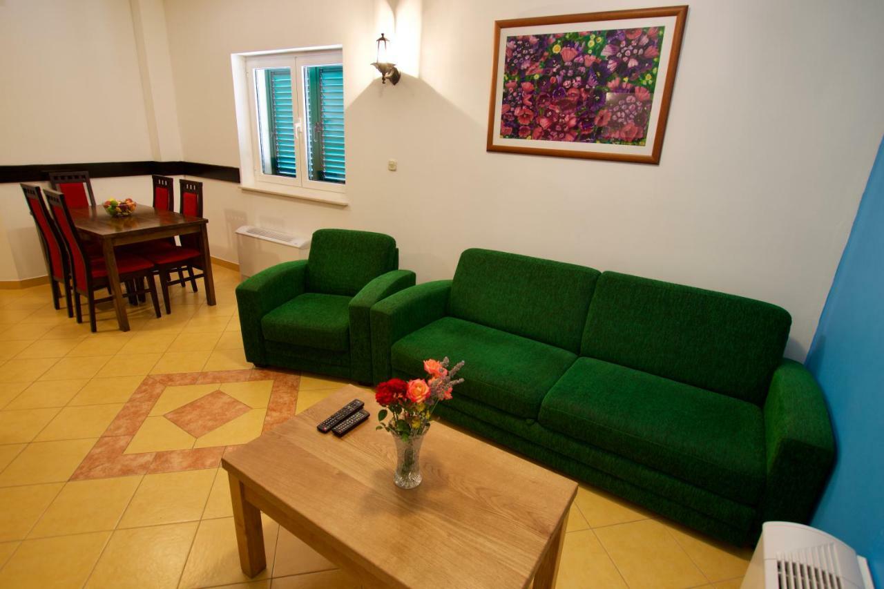 Pansion Hrga Hotel Vodice Kültér fotó