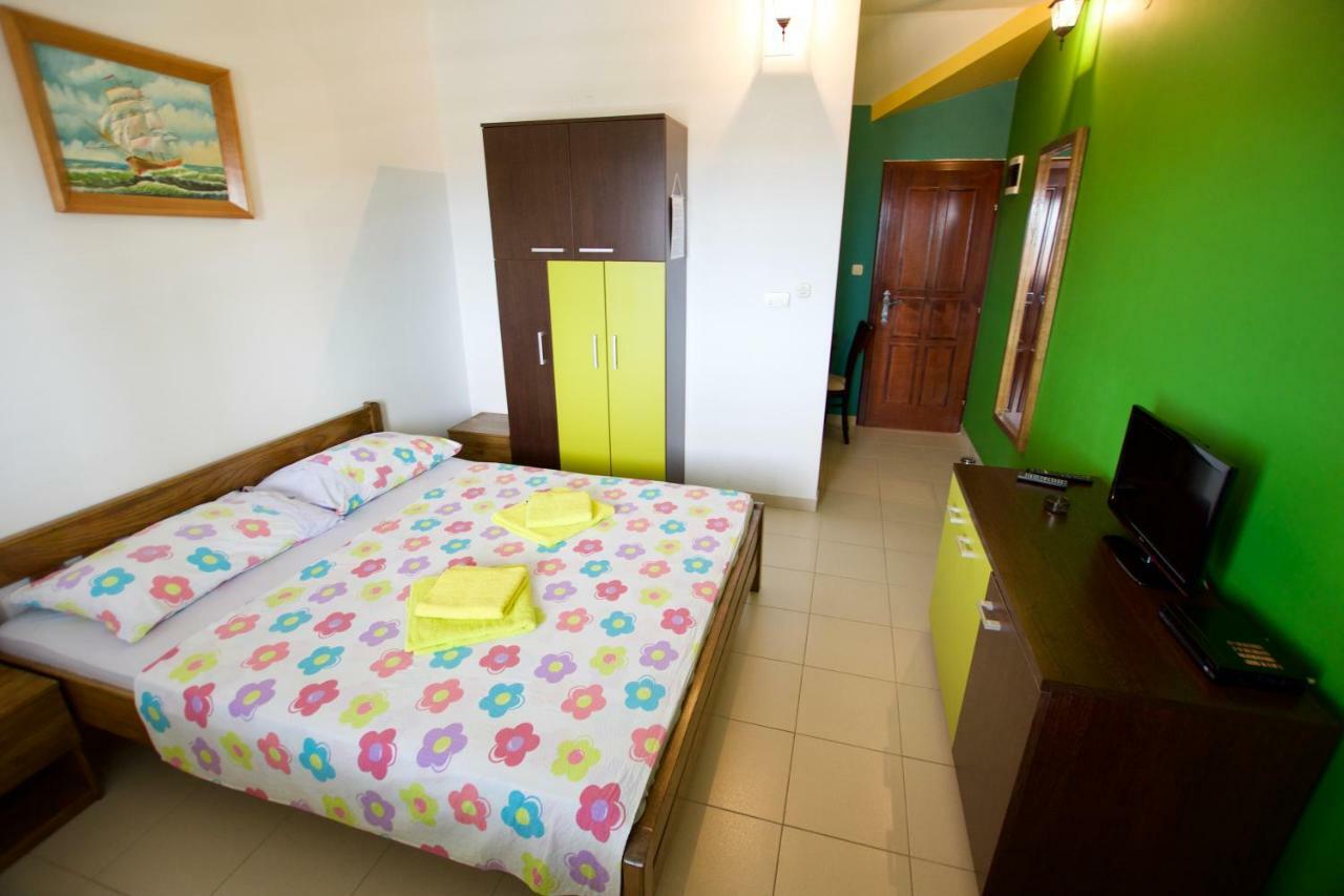 Pansion Hrga Hotel Vodice Kültér fotó