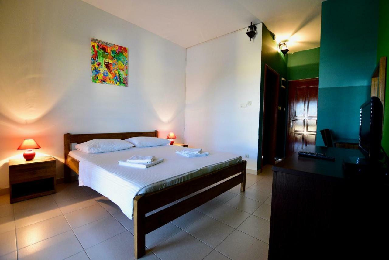 Pansion Hrga Hotel Vodice Kültér fotó