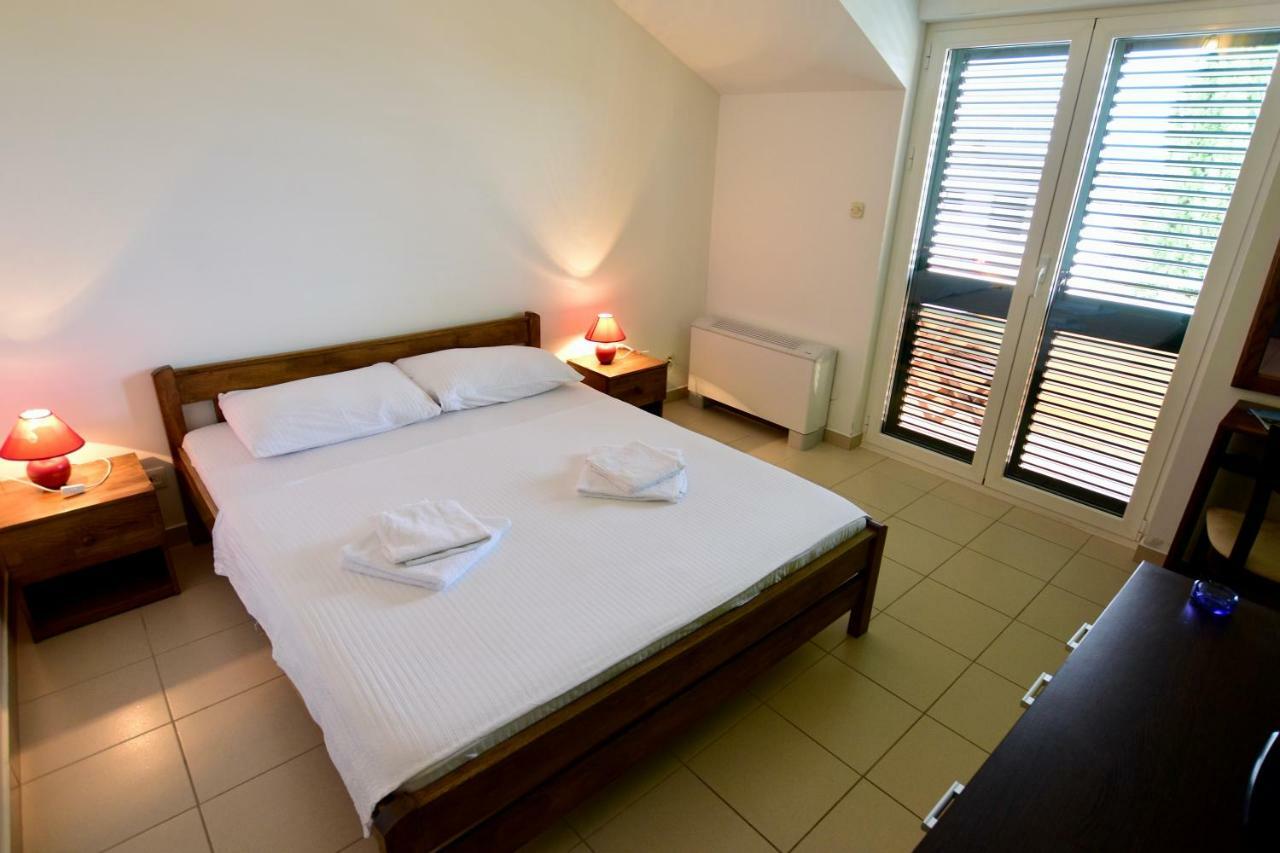 Pansion Hrga Hotel Vodice Kültér fotó