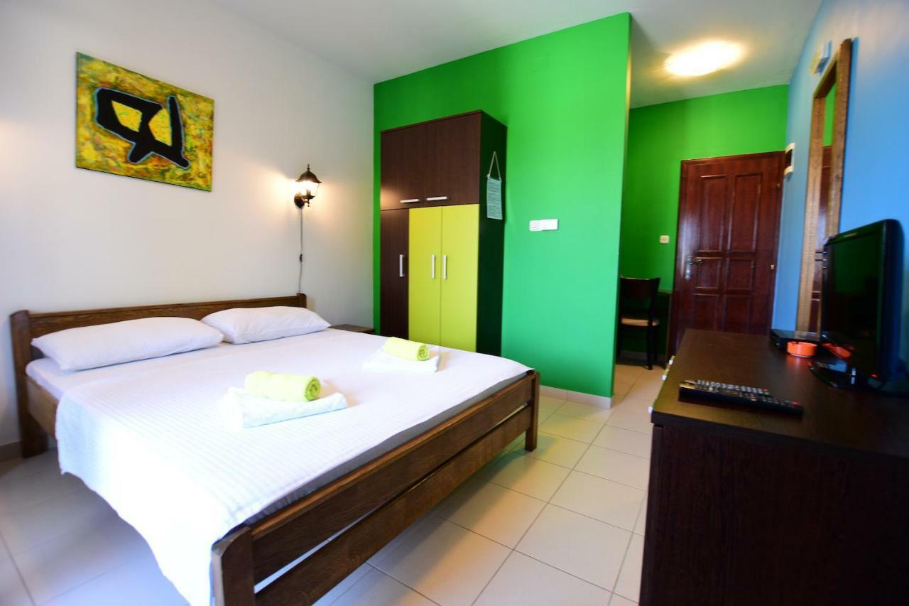 Pansion Hrga Hotel Vodice Kültér fotó