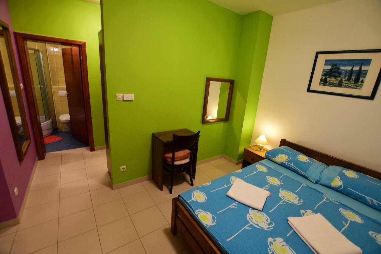 Pansion Hrga Hotel Vodice Kültér fotó